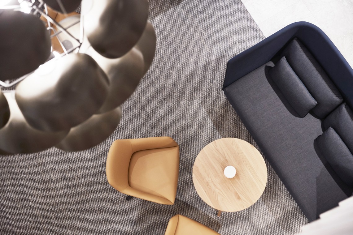 Aufnahme einer modernen Sitzgruppe von oben